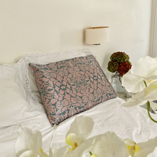 Long Studio Design silk pillowcase